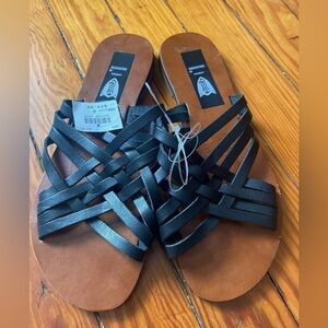 NWT London Underground, women’s 8, black strappy flat sandals